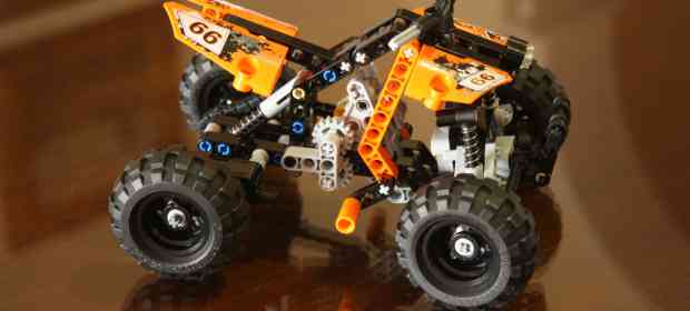 Building LEGO 9392 Quad Bike