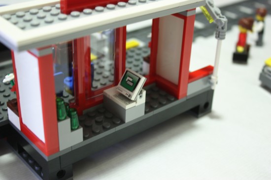 lego-7937-train-station-shop