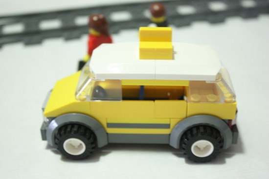 lego-7937-train-station-another-taxi