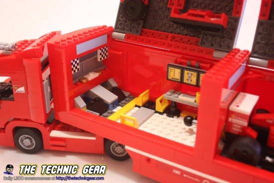 lego-75913-ferrrari-f1-f14-truck-details