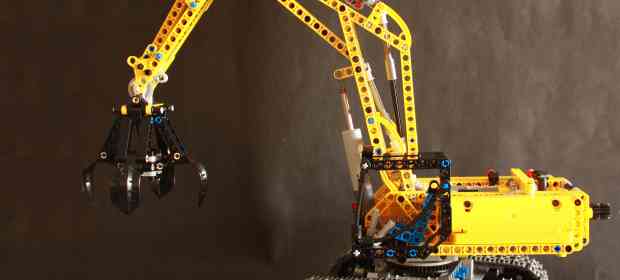 Building LEGO 42006 Excavator